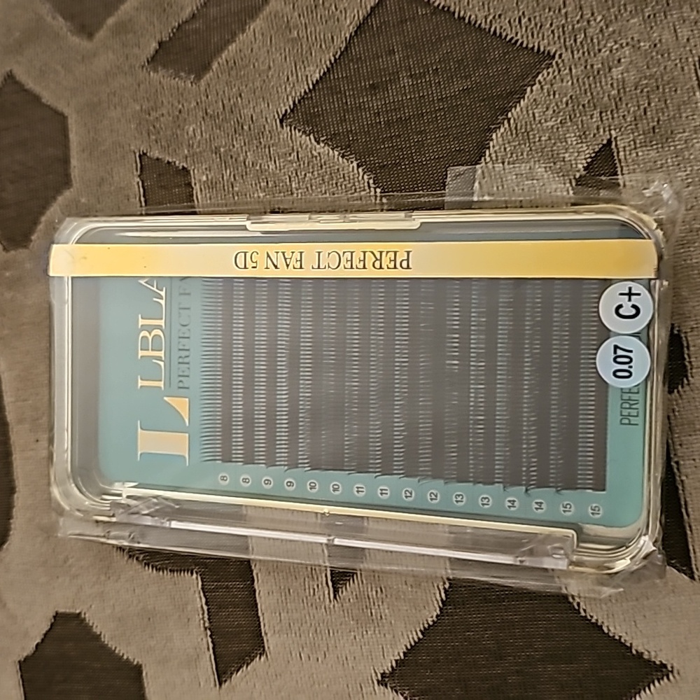 LBLA perfect fan volume lashes